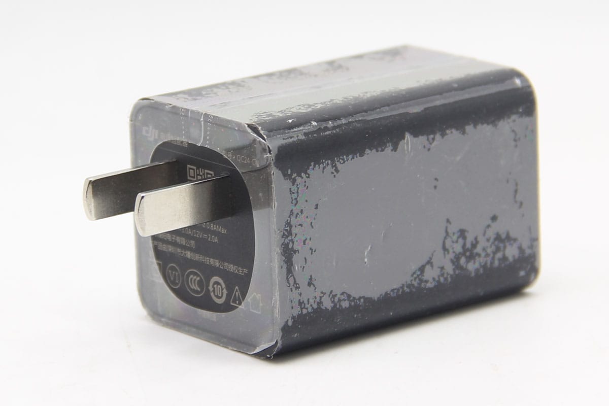 原装大疆 QC充电器 3.6-8V 3A/ 12V 2A 兼容大疆平台充电安卓手机等快充24W 原装大疆 QC充电器 3.6-8V 3A/ 12V 2A 兼容大疆平台充电安卓手机等快充24W