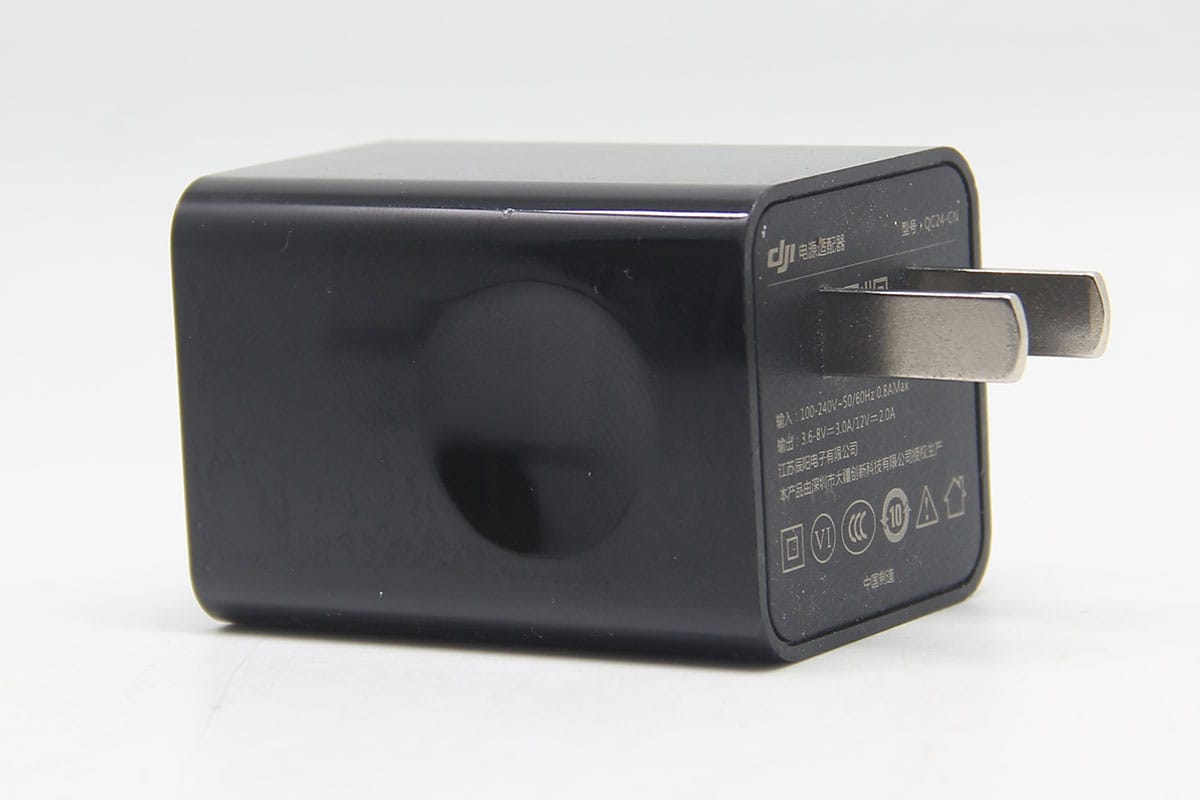 原装大疆 QC充电器 3.6-8V 3A/ 12V 2A 兼容大疆平台充电安卓手机等快充24W 原装大疆 QC充电器 3.6-8V 3A/ 12V 2A 兼容大疆平台充电安卓手机等快充24W