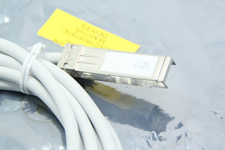原装进口堆叠线 591-0302 4GB fibre optic r76 3m长服务器线 原装进口堆叠线 591-0302 4GB fibre optic r76 3m长服务器线