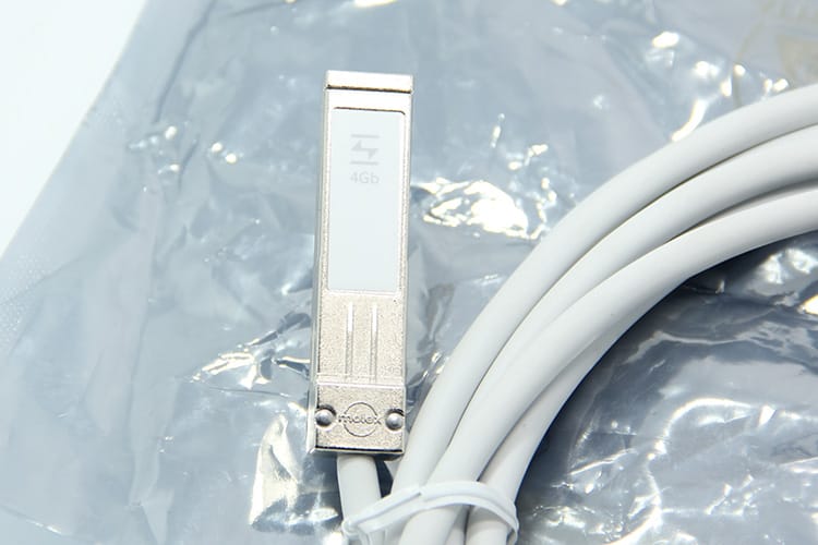 原装进口堆叠线 591-0302 4GB fibre optic r76 3m长服务器线 原装进口堆叠线 591-0302 4GB fibre optic r76 3m长服务器线