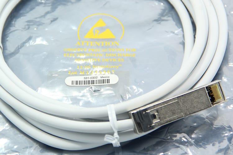 原装进口堆叠线 591-0302 4GB fibre optic r76 3m长服务器线 原装进口堆叠线 591-0302 4GB fibre optic r76 3m长服务器线