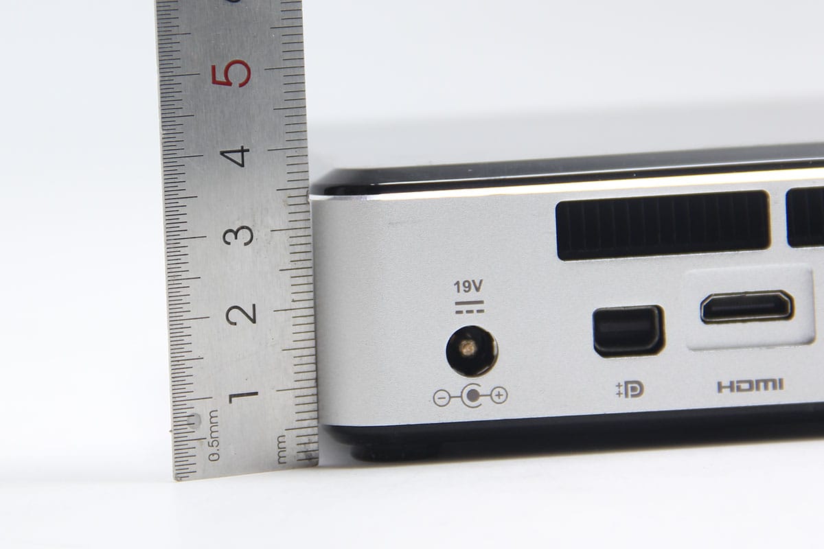 原装NUC 技嘉 电脑小主机 i3 i5 i7 低功耗小电脑办公娱乐影音小PC
