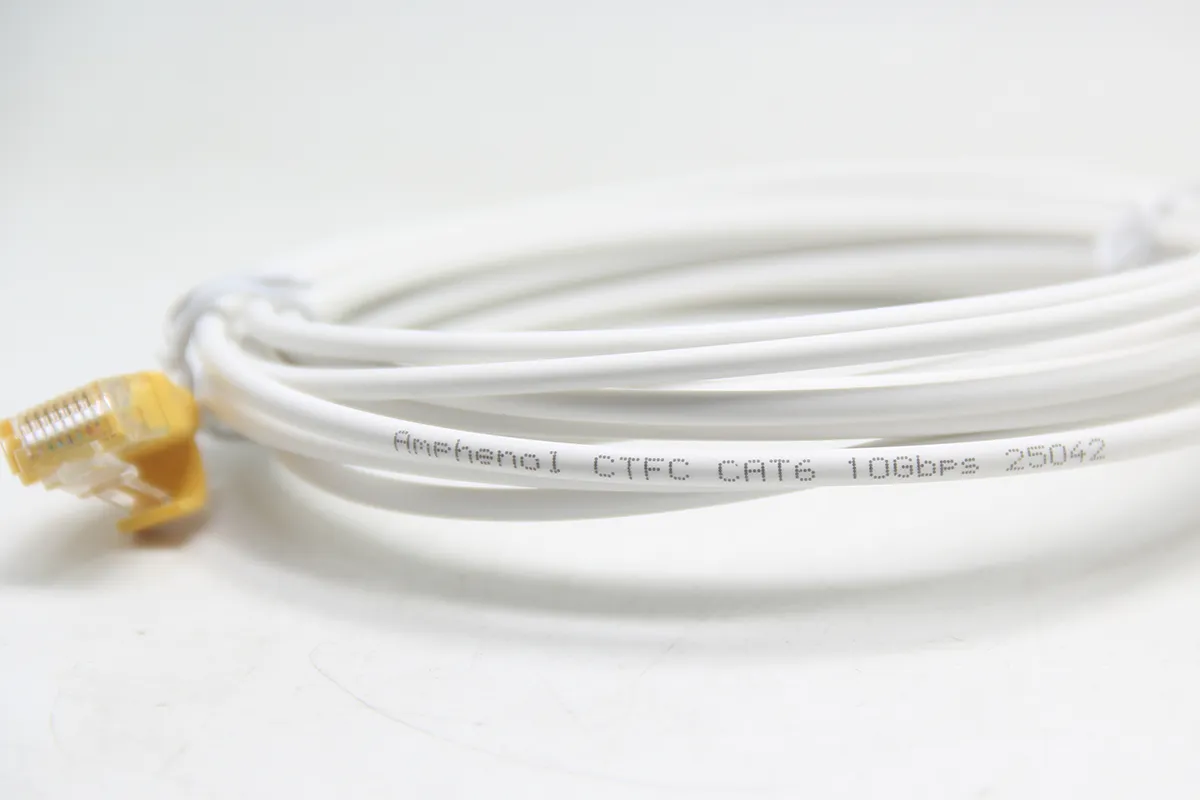 安费诺工业级超细Cat6万兆网线3米 28AWG极细机身 10Gbps高速传输