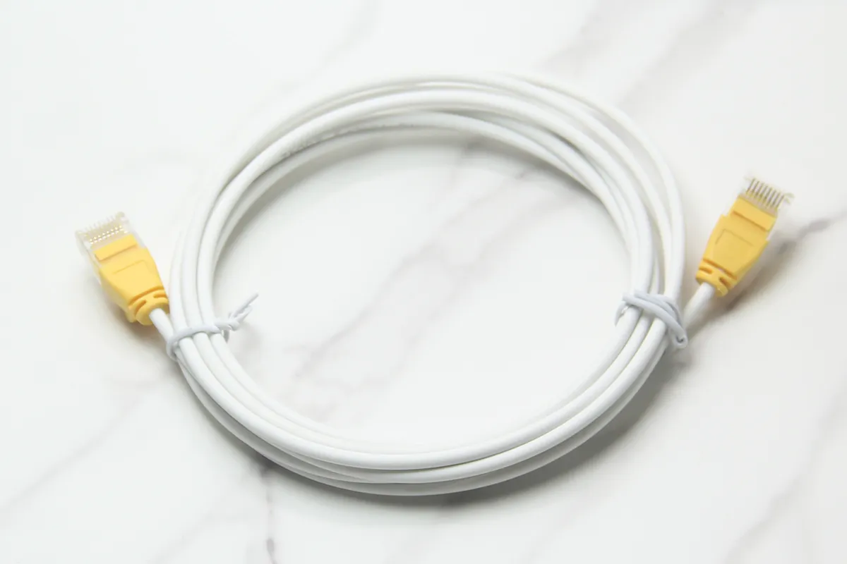 安费诺工业级超细Cat6万兆网线3米 28AWG极细机身 10Gbps高速传输