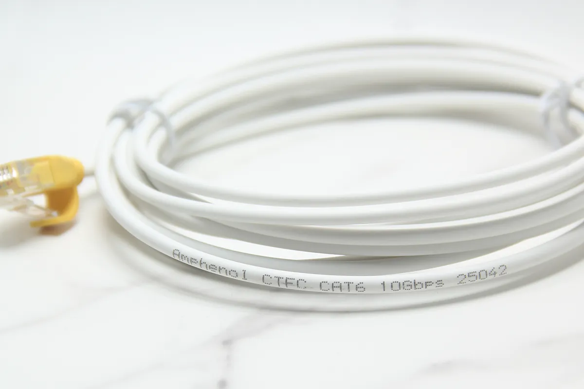安费诺工业级超细Cat6万兆网线3米 28AWG极细机身 10Gbps高速传输