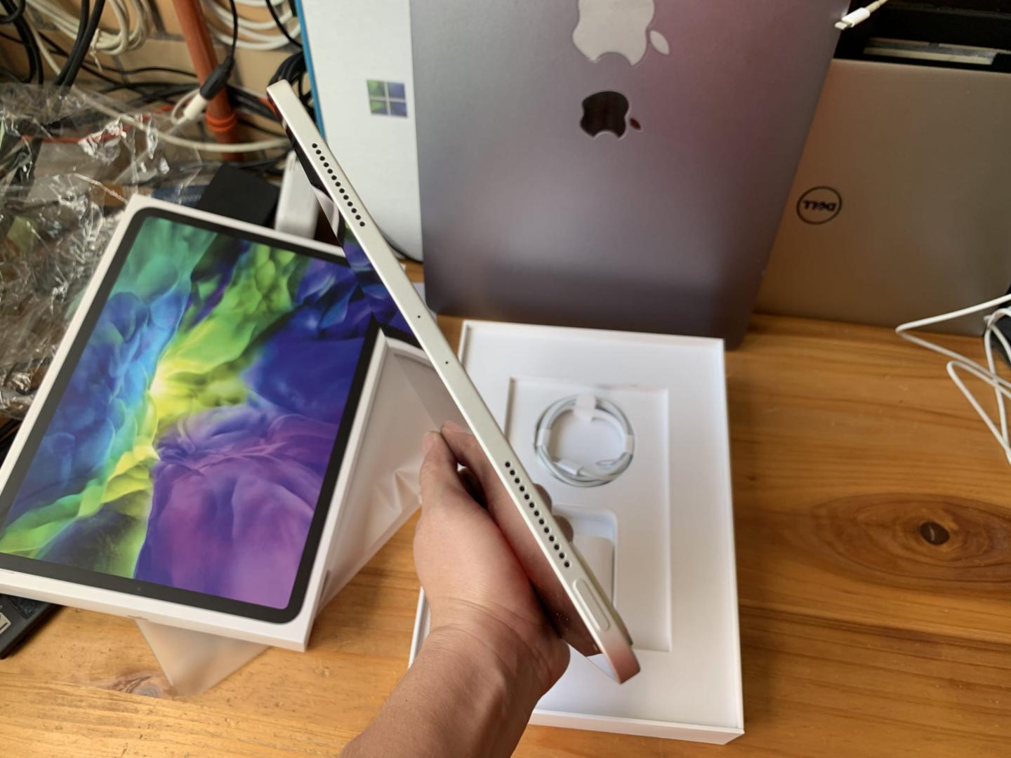 新增iPad pro 测试设备一台，教育优惠入手，送了个耳机