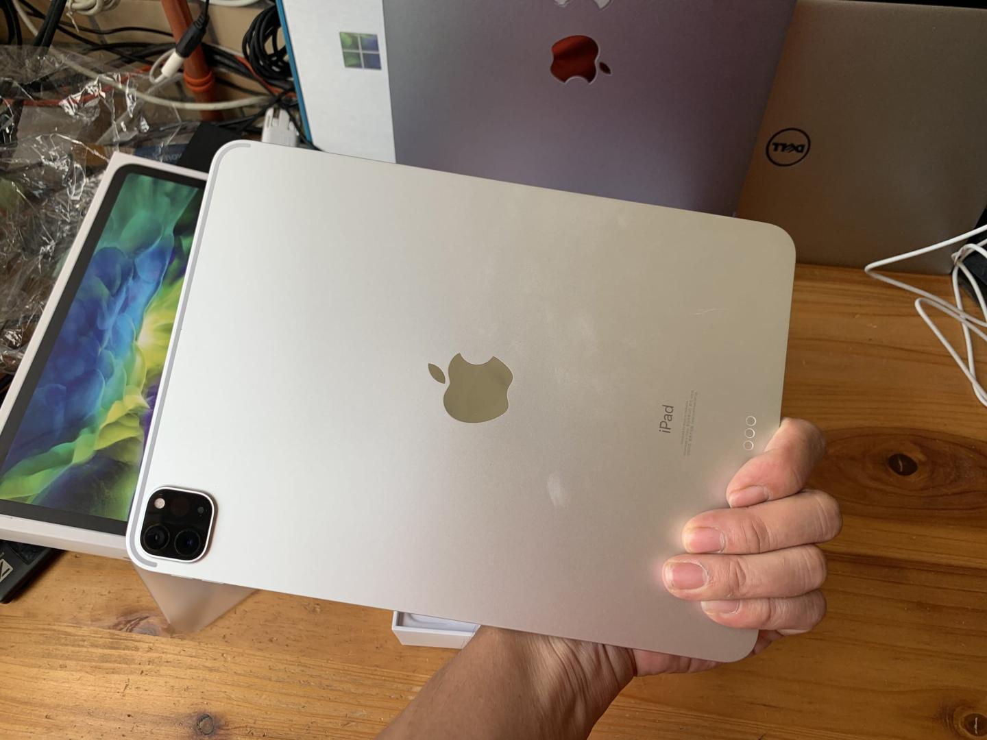 新增iPad pro 测试设备一台，教育优惠入手，送了个耳机