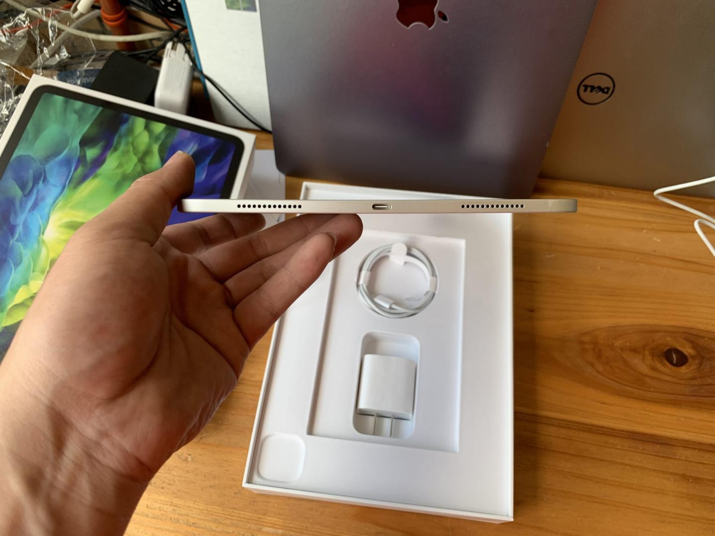 新增iPad pro 测试设备一台，教育优惠入手，送了个耳机