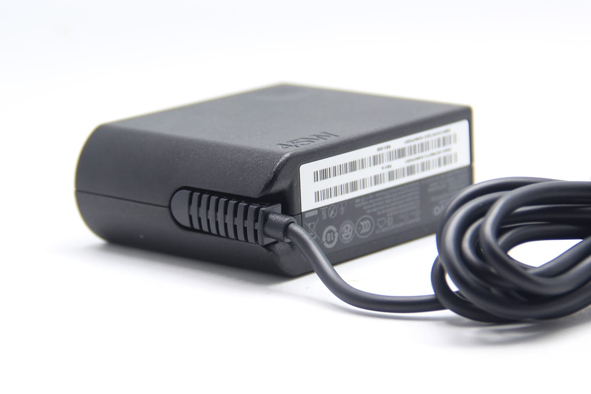 联想thinkpad电脑便携式USB-C电源充电器45W PD2.0多电压输出供电 联想thinkpad电脑便携式USB-C电源充电器45W PD2.0多电压输出供电
