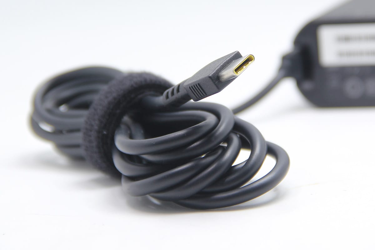 联想thinkpad电脑便携式USB-C电源充电器45W PD2.0多电压输出供电 联想thinkpad电脑便携式USB-C电源充电器45W PD2.0多电压输出供电