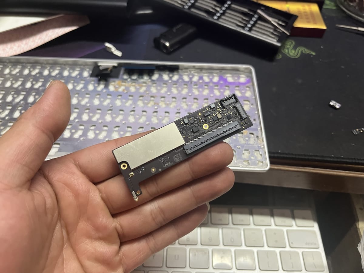 苹果键盘A1664 拆解。一杯奶茶损失一个键盘。