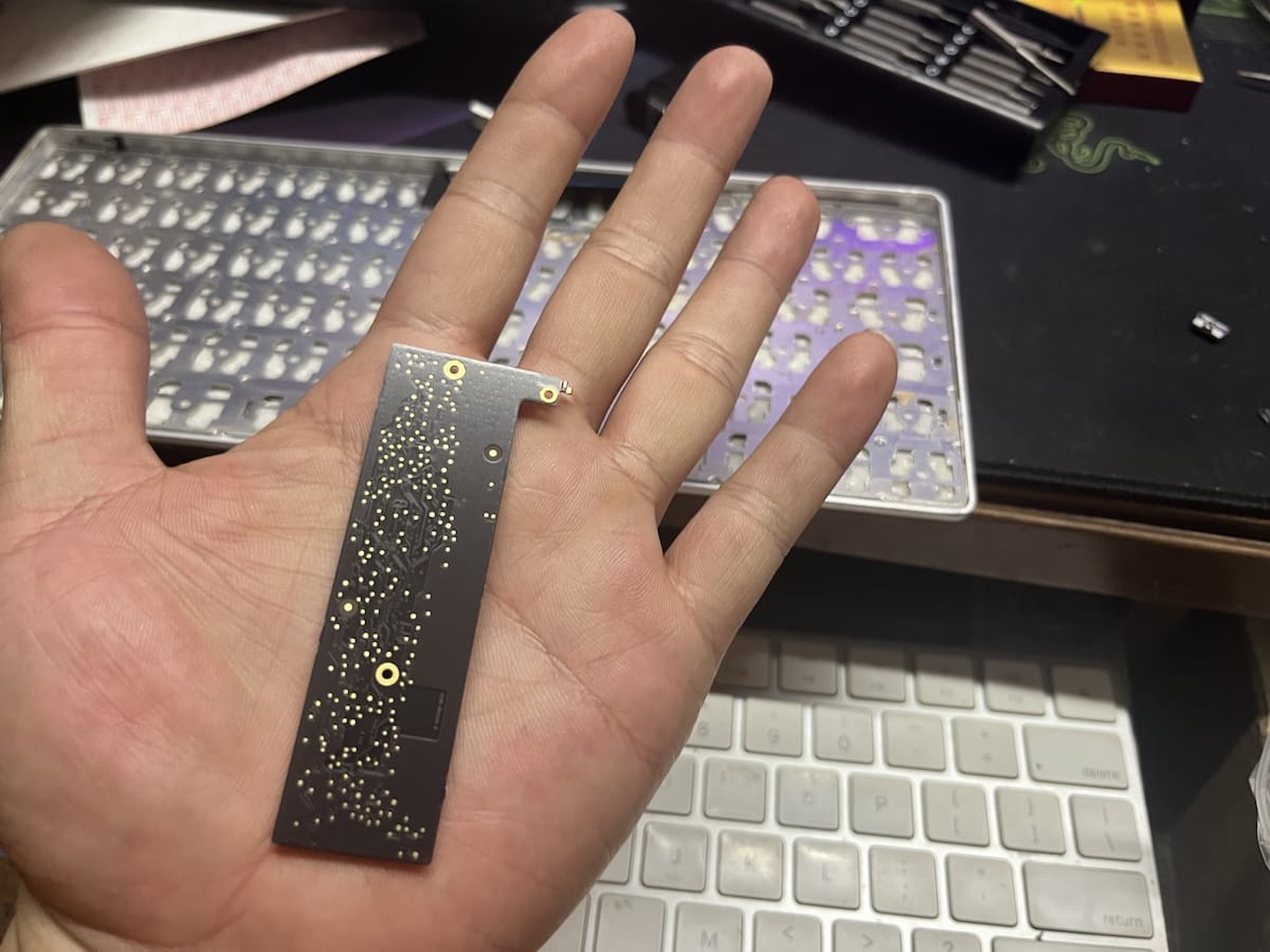 苹果键盘A1664 拆解。一杯奶茶损失一个键盘。