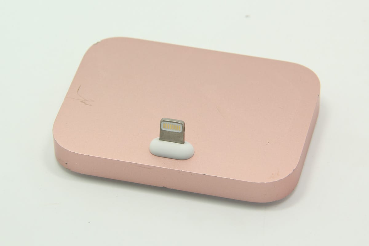 苹果iphone手机 5代 6代 7代手机充电数据底座 播放音频手机外接音箱防滑底胶 A1717 5V 2.5A 苹果iphone手机 5代 6代 7代手机充电数据底座 播放音频手机外接音箱防滑底胶 A1717 5V 2.5A