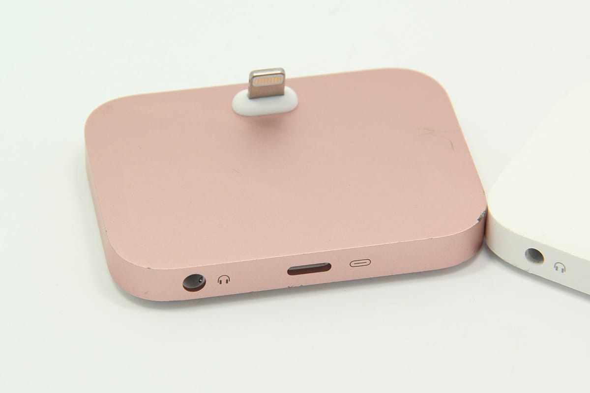 苹果iphone手机 5代 6代 7代手机充电数据底座 播放音频手机外接音箱防滑底胶 A1717 5V 2.5A 苹果iphone手机 5代 6代 7代手机充电数据底座 播放音频手机外接音箱防滑底胶 A1717 5V 2.5A
