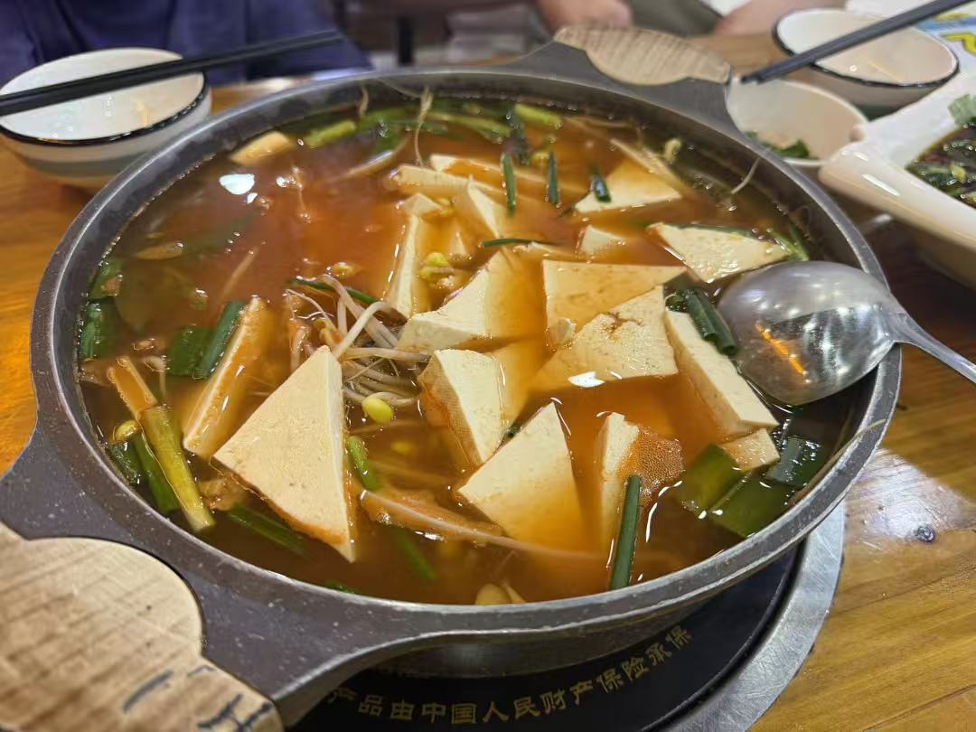 贵州榕江村超-途径这里正好驻足休息，早上起来吃完早餐-顺路来看看村超场地